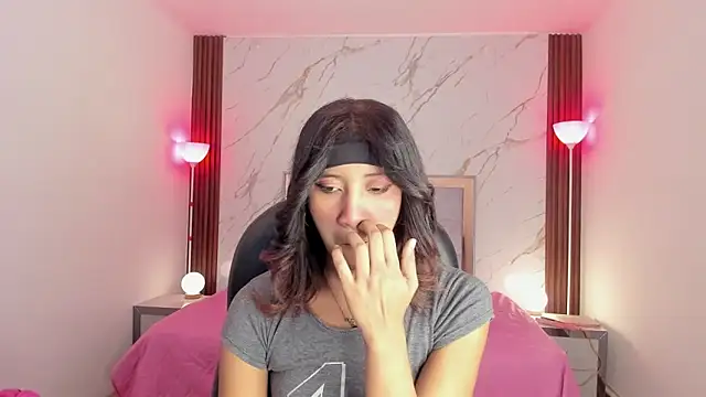 EsperanzaMora online show from 05-15-26, 12:12