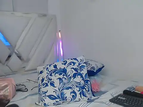 Snapshot of AlannaHarper chatting on 06-24-26, 03:55 AlannaHarper online show from 06-24-26, 03:55