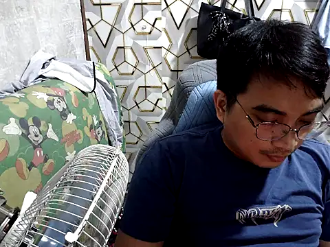 Snapshot of young_pinoy chatting on 03-23-26, 04:22 young pinoy online show from 03-23-26, 04:22