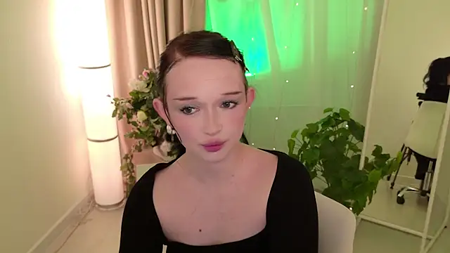 Snapshot of Flora_Ray chatting on 04-01-26, 12:50 Flora Ray online show from 04-01-26, 12:50