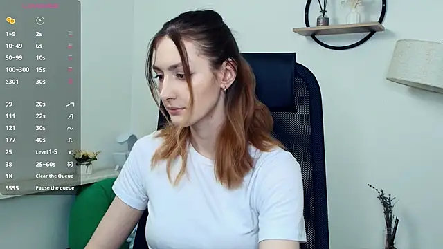 LoraLanett online show from 04-18-26, 02:43