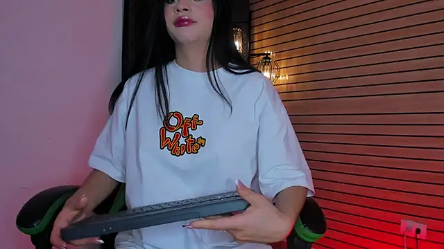 SweetLittleQueenBat online show from 04-06-26, 02:42