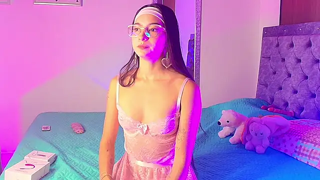 Snapshot of Daphne_Rosse chatting on 07-05-26, 12:23 Daphne Rosse online show from 07-05-26, 12:23