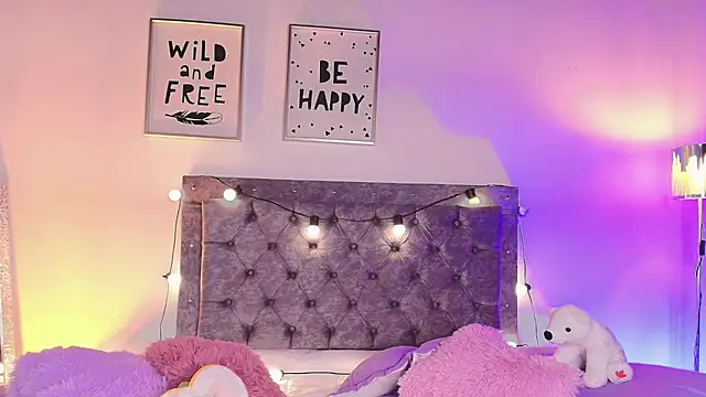 Snapshot of Daphne_Rosse chatting on 07-19-26, 12:09 Daphne Rosse online show from 07-19-26, 12:09