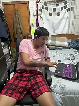 Adanxho online show from 05-24-26, 01:43