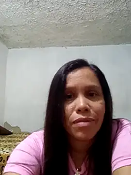 Snapshot of alexandra-queen chatting on 05-29-26, 06:06 alexandra-queen online show from 05-29-26, 06:06