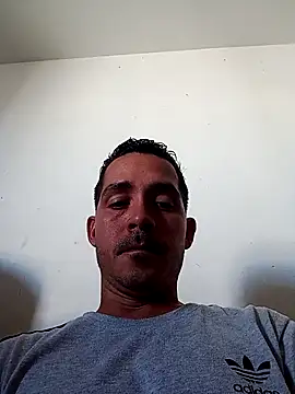 Snapshot of Gabriel_leon33 chatting on 03-27-26, 08:30 Gabriel leon33 online show from 03-27-26, 08:30