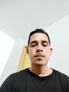 Snapshot of Gabriel_leon33 chatting on 04-01-26, 03:29 Gabriel leon33 online show from 04-01-26, 03:29