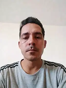 Snapshot of Gabriel_leon33 chatting on 04-10-26, 02:33 Gabriel leon33 online show from 04-10-26, 02:33