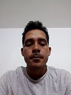 Snapshot of Gabriel_leon33 chatting on 04-11-26, 05:23 Gabriel leon33 online show from 04-11-26, 05:23