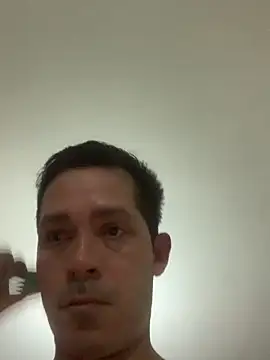 Snapshot of Gabriel_leon33 chatting on 04-25-26, 05:21 Gabriel leon33 online show from 04-25-26, 05:21