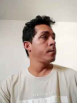 Snapshot of Gabriel_leon33 chatting on 05-16-26, 05:56 Gabriel leon33 online show from 05-16-26, 05:56