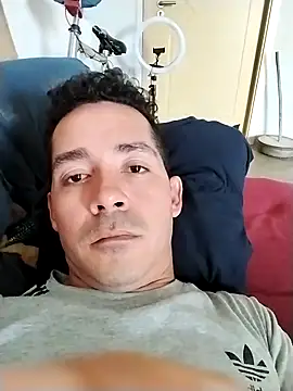 Snapshot of Gabriel_leon33 chatting on 06-19-26, 09:29 Gabriel leon33 online show from 06-19-26, 09:29