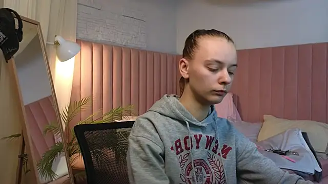 emma chaser online show from 04-29-26, 01:32