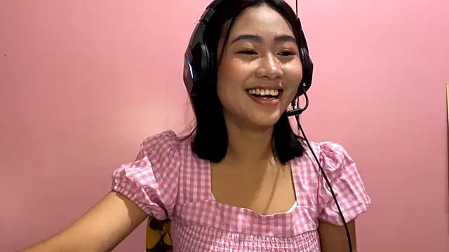 Snapshot of IndiraBrieger chatting on 03-26-26, 02:06 IndiraBrieger online show from 03-26-26, 02:06