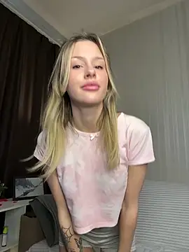 Snapshot of Soralow chatting on 03-30-26, 12:50 Soralow online show from 03-30-26, 12:50