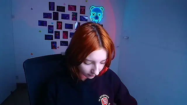 Snapshot of Butterfly_Milly chatting on 04-11-26, 06:29 Butterfly Milly online show from 04-11-26, 06:29