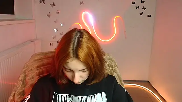 Snapshot of Butterfly_Milly chatting on 04-28-26, 05:45 Butterfly Milly online show from 04-28-26, 05:45