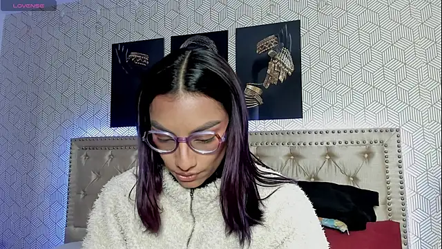 ValeAlvarez  online show from 04-16-26, 03:57