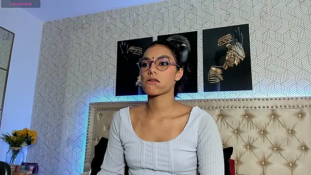 ValeAlvarez  online show from 04-20-26, 06:09