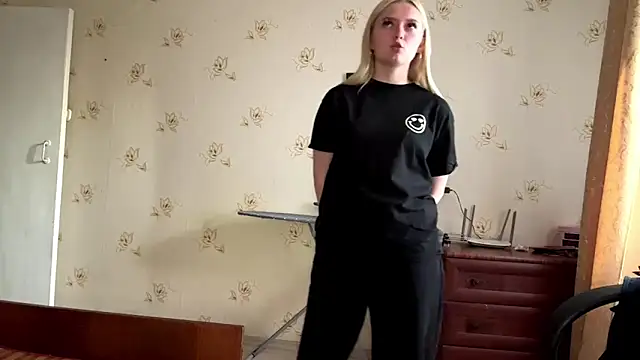 Sophia Blonde online show from 05-13-26, 03:20