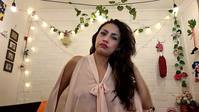 Snapshot of LASEXbellaX chatting on 06-14-26, 02:46 LASEXbellaX online show from 06-14-26, 02:46