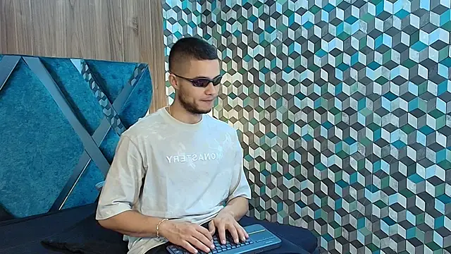 Snapshot of Joaho_Fernandez chatting on 07-12-26, 04:42 Joaho Fernandez online show from 07-12-26, 04:42