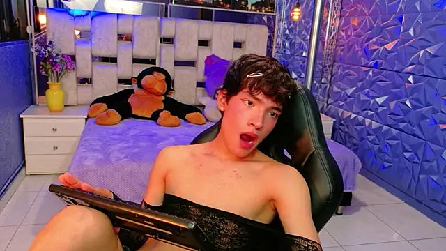 Snapshot of IsaacNovaa chatting on 04-16-26, 09:39 IsaacNovaa online show from 04-16-26, 09:39