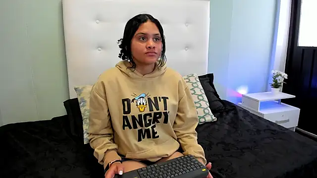 ZoeRiveers online show from 03-26-26, 08:36