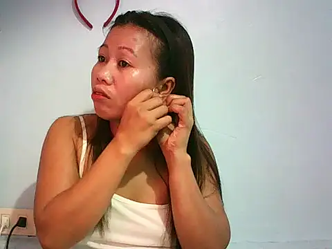 CreamyHotPussy4u online show from 04-15-26, 12:28