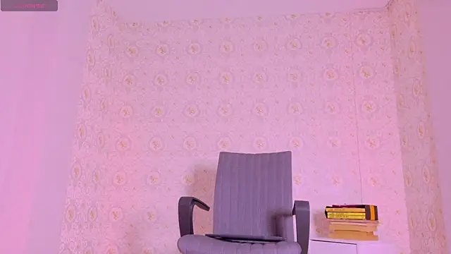 Snapshot of Mikavelvet08 chatting on 05-27-26, 04:37 Mikavelvet08 online show from 05-27-26, 04:37