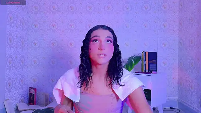 Snapshot of Mikavelvet08 chatting on 06-04-26, 02:01 Mikavelvet08 online show from 06-04-26, 02:01