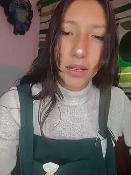 Snapshot of Gema-_3 chatting on 06-17-26, 04:08 Gema- 3 online show from 06-17-26, 04:08