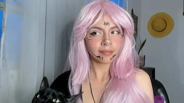 Snapshot of Nyxara- chatting on 04-19-26, 11:18 Nyxara- online show from 04-19-26, 11:18