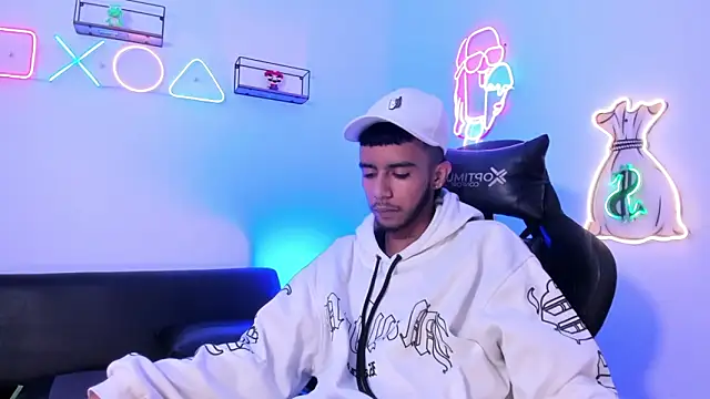 Red 4KT online show from 03-26-26, 09:09