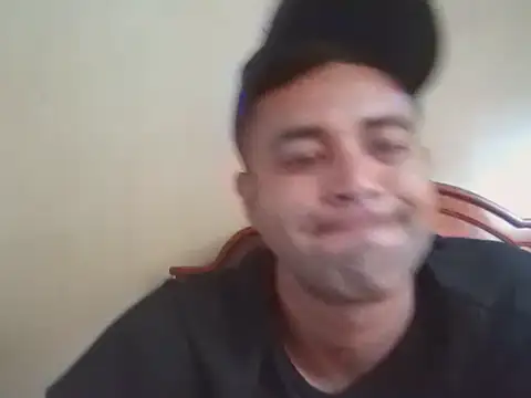 User 02  online show from 06-19-26, 04:11