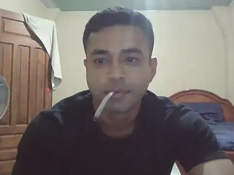 User 02  online show from 06-25-26, 05:12