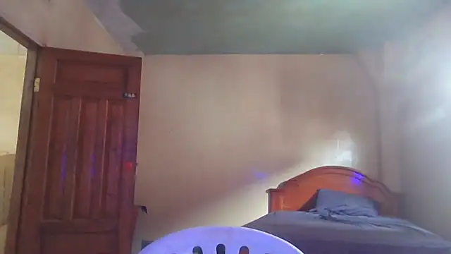 User 02  online show from 06-30-26, 05:14