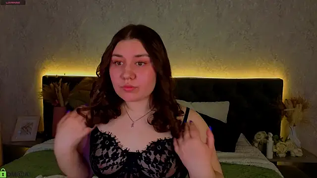 Snapshot of Maya_Raay chatting on 04-11-26, 01:10 Maya Raay online show from 04-11-26, 01:10