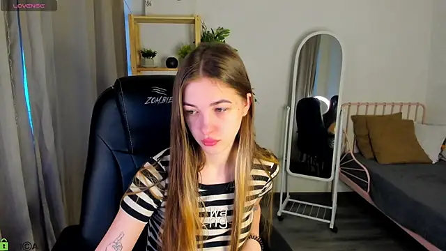 Snapshot of Miss_Shanel chatting on 04-19-26, 01:16 Miss Shanel online show from 04-19-26, 01:16