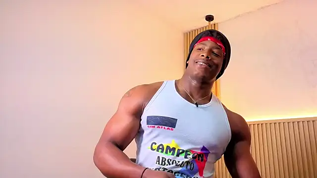 Snapshot of maxmuscle10 chatting on 06-01-26, 05:31 maxmuscle10 online show from 06-01-26, 05:31