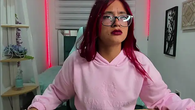 Snapshot of Sara_Red_X chatting on 06-06-26, 03:22 Sara Red X online show from 06-06-26, 03:22