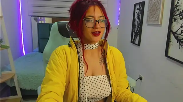 Snapshot of Sara_Red_X chatting on 06-07-26, 04:05 Sara Red X online show from 06-07-26, 04:05
