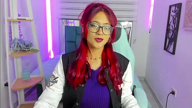 Snapshot of Sara_Red_X chatting on 06-10-26, 03:18 Sara Red X online show from 06-10-26, 03:18
