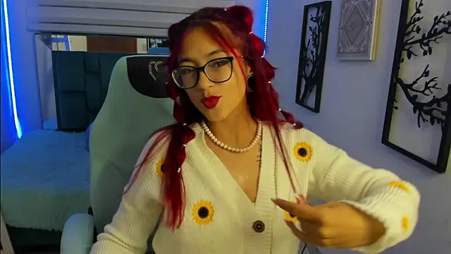 Snapshot of Sara_Red_X chatting on 06-14-26, 03:19 Sara Red X online show from 06-14-26, 03:19