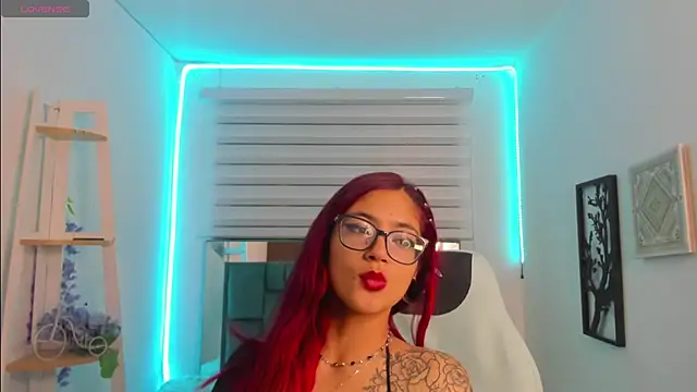 Snapshot of Sara_Red_X chatting on 06-16-26, 03:42 Sara Red X online show from 06-16-26, 03:42