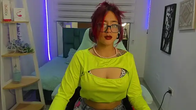 Snapshot of Sara_Red_X chatting on 06-22-26, 03:25 Sara Red X online show from 06-22-26, 03:25