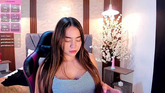 Snapshot of Anissa_m_ chatting on 04-15-26, 06:59 Anissa m online show from 04-15-26, 06:59