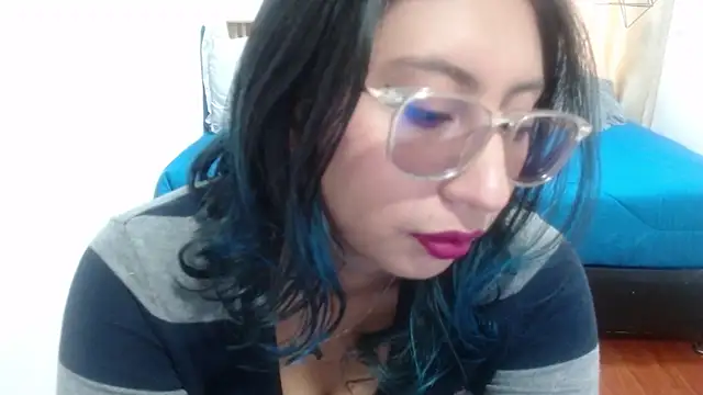 Snapshot of Violet_2003 chatting on 05-14-26, 02:13 Violet 2003 online show from 05-14-26, 02:13