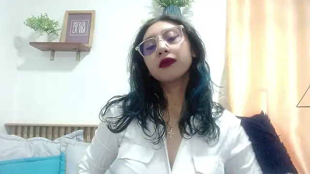 Snapshot of Violet_2003 chatting on 05-28-26, 02:14 Violet 2003 online show from 05-28-26, 02:14